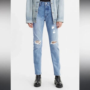 Levi’s size 25 made and crafted light wash jeans in excellent like new condition